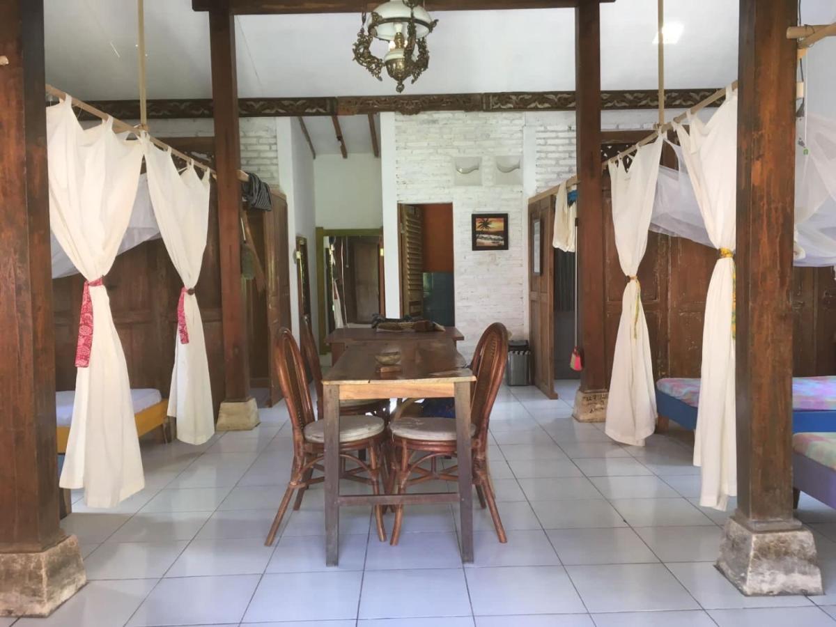 Vh Surf Camp Apartment Pacitan Exterior photo